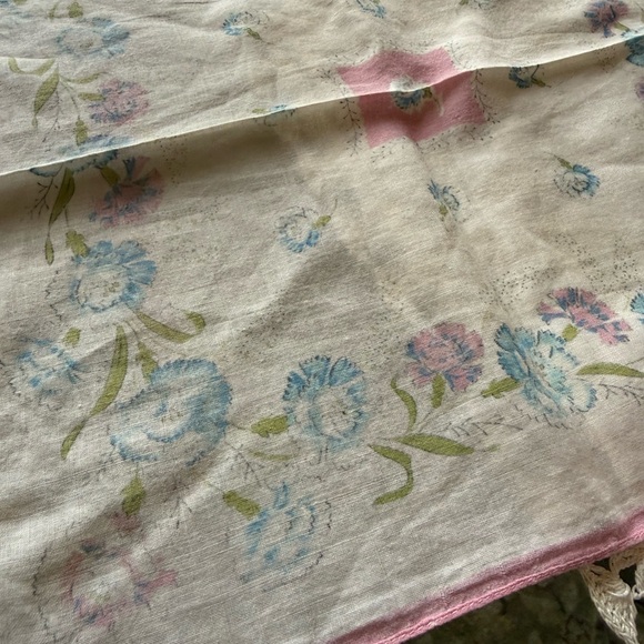 Vintage Two (2) Floral and Embroidered Cotton Handkerchief Set - Picture 7 of 9